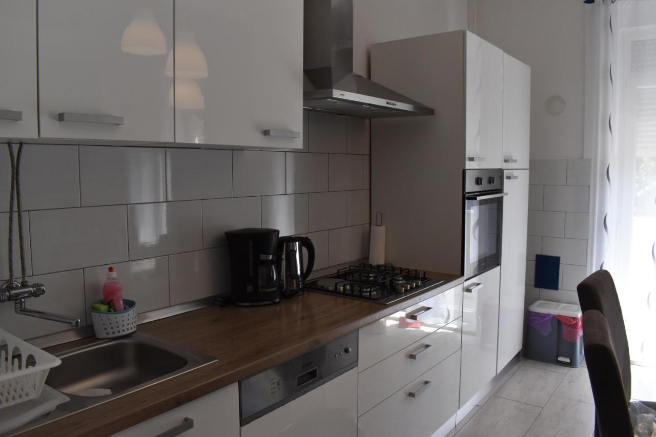 Apartment Riviera Пула Екстериор снимка