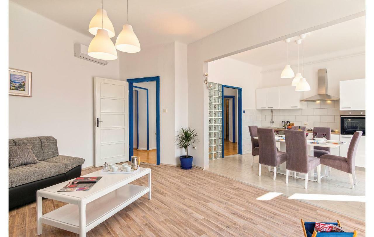 Apartment Riviera Пула Екстериор снимка